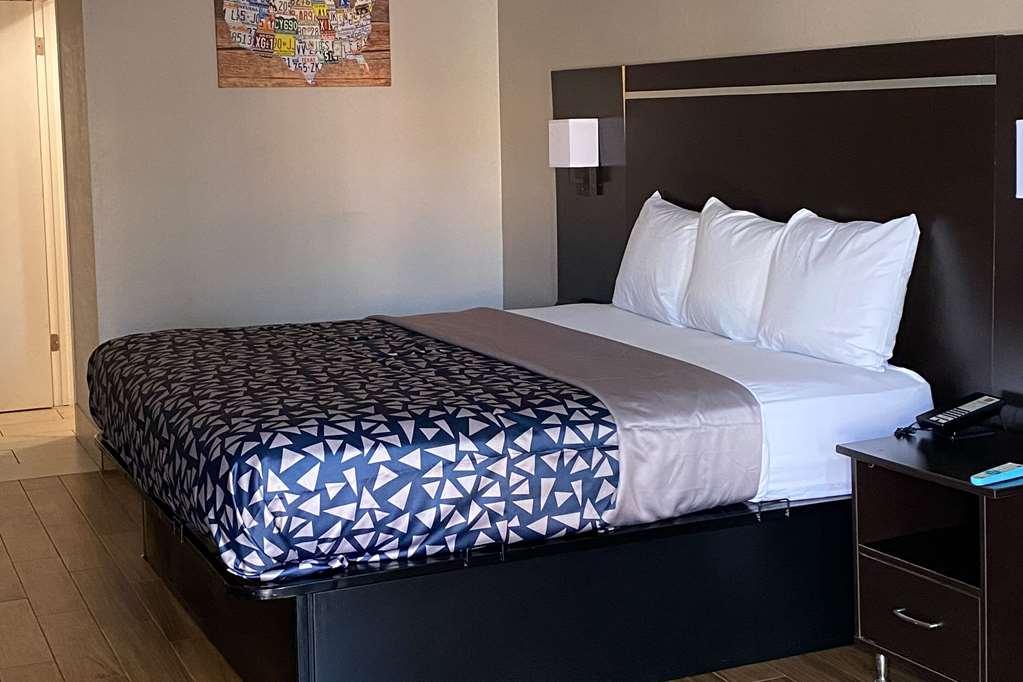 Econo Lodge Sevierville-Pigeon Forge On The River Habitación foto